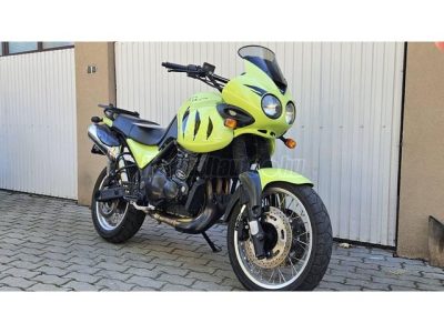 TRIUMPH TIGER 900