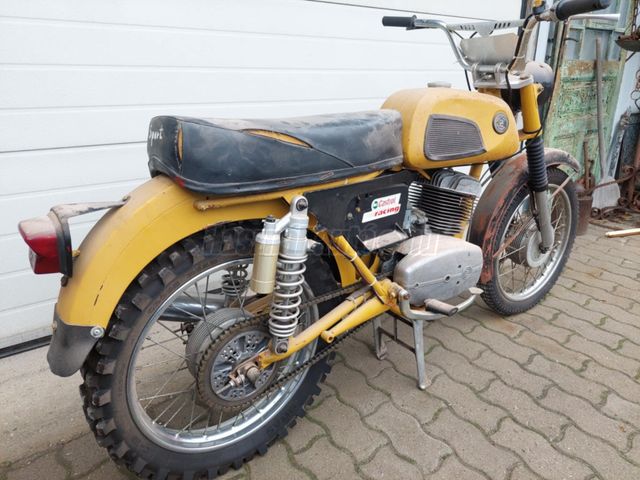 CZ 175
